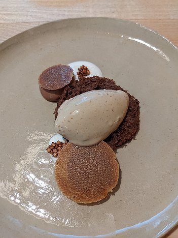 20230427_PXL132117247_Pixel3a-JEB eighth course: Chocolate and sarrasin, sponge, mouse, tuiles and cream